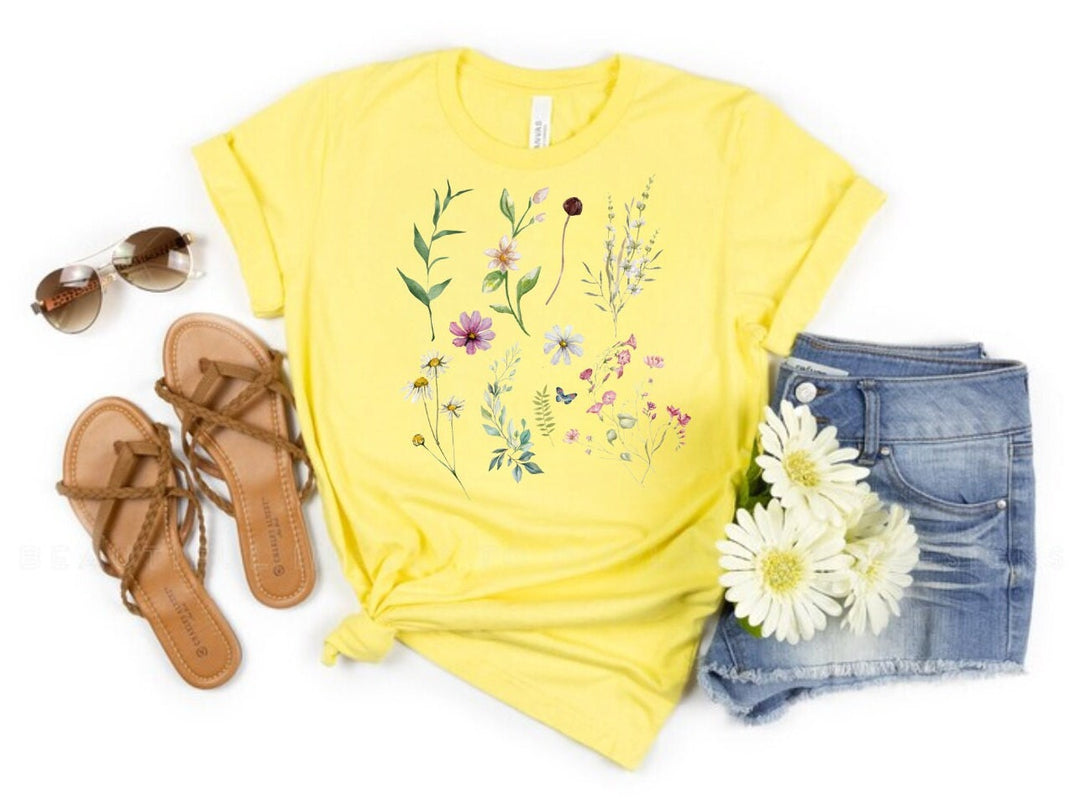 Floral tshirt - Flower shirt for her - Women trendy shirt with wild meadow flower nature design - Sping concept gift - Garden botanical tee