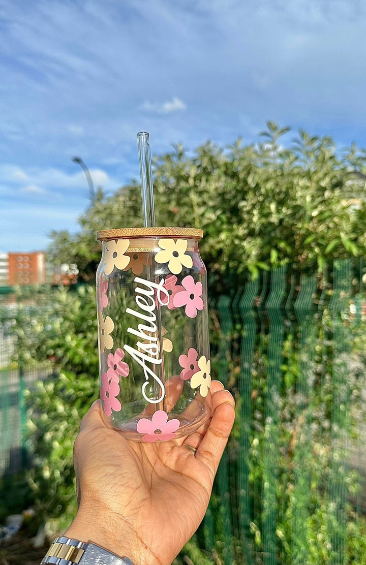 Personalised Glass Bamboo Cup with Lid & Straw  - Tumbler cup with daisy - Cute retro floral design tumbler -  BPA free - Ice coffee tumbler