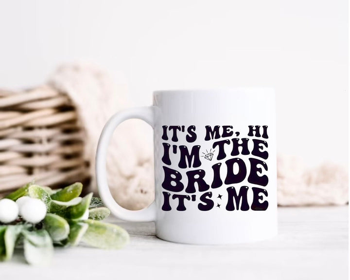 Its me Hi, I'm the bride its me mug - Funny bride mug - Bridal wedding shower gift - Newlywed mug present - Honeymoon gift - New bride