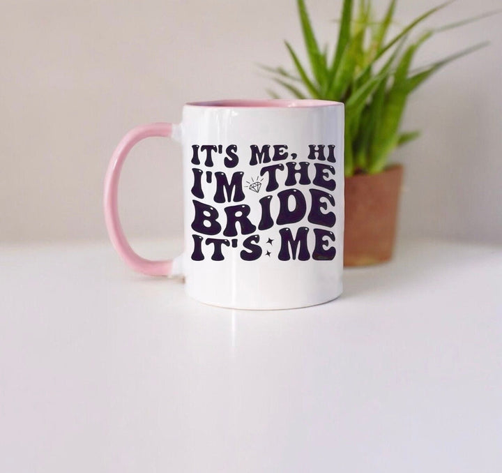 Its me Hi, I'm the bride its me mug - Funny bride mug - Bridal wedding shower gift - Newlywed mug present - Honeymoon gift - New bride